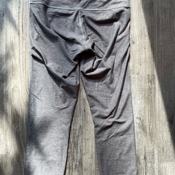 Lululemon Capri Leggings / Used / Grey / Size 6 - Picture 3 of 5